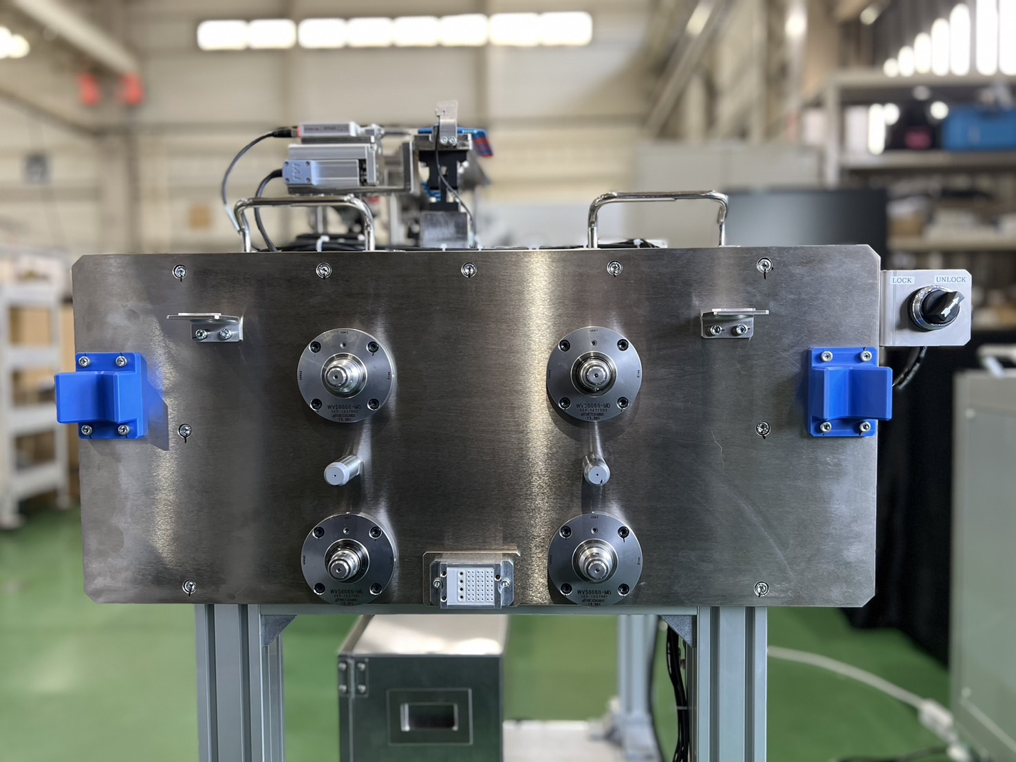 協働ロボット台車連結「ガッチャンコ」の設備側プレート画像